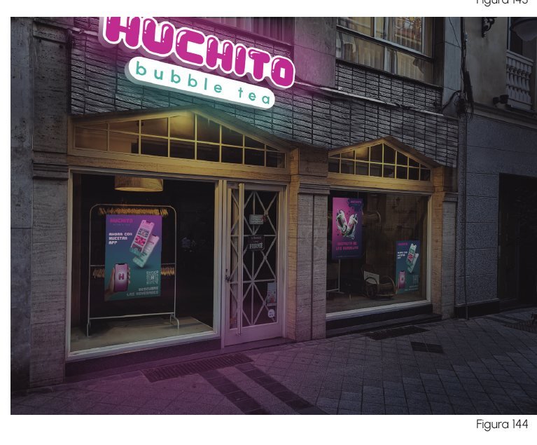 Fachada del local de noche con el rótulo luminoso de Huchito